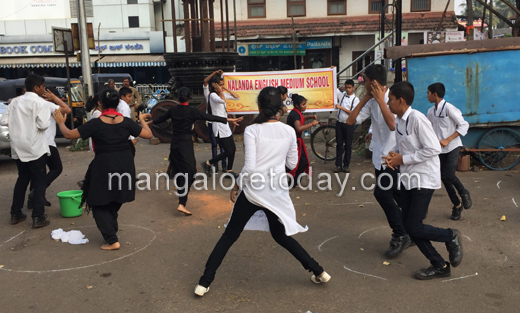 street play1.